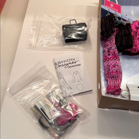 Barbie Fashion Designer Set 2000 - Picture 3 of 4